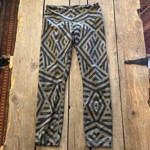 Lululemon Geometric Print Capri Leggings 4